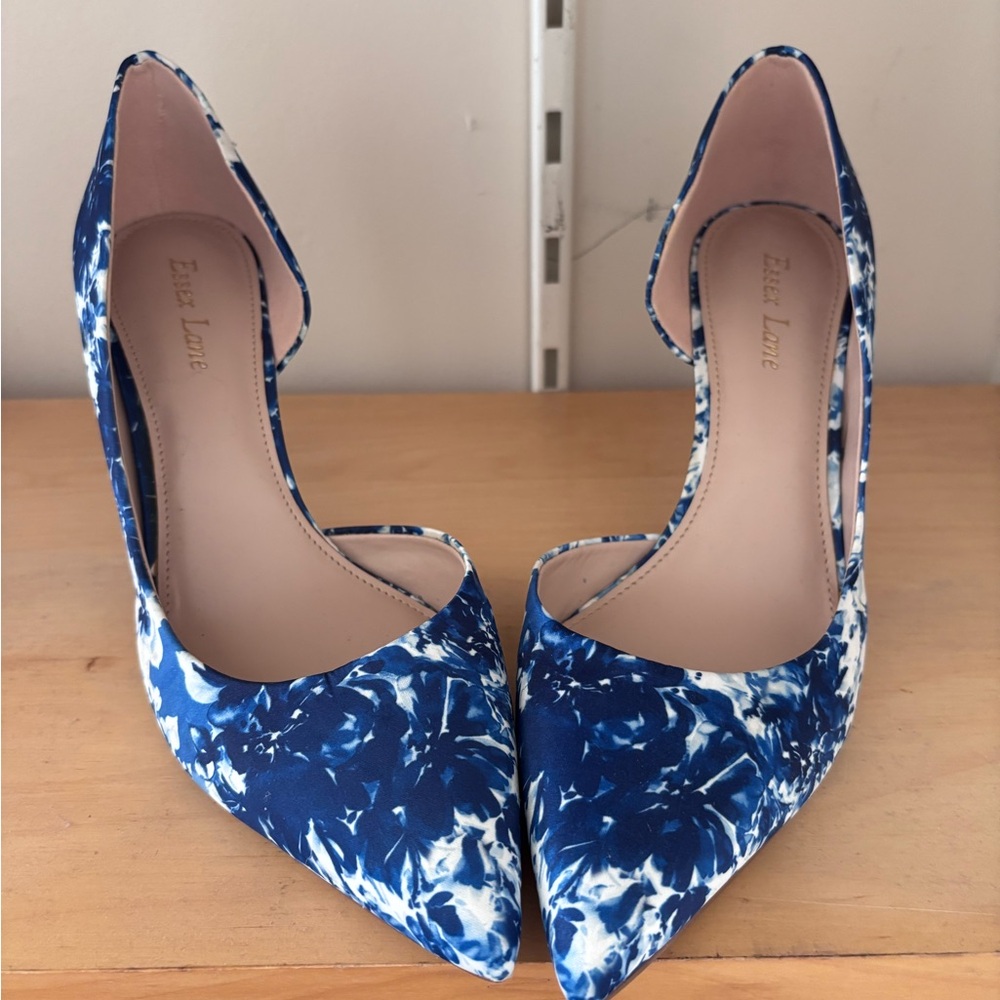 Blue Floral Pointed-Toe Pumps